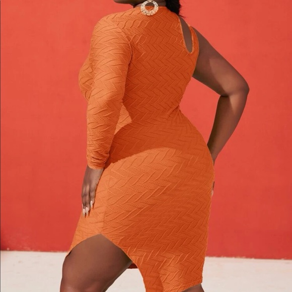 Dress - Picture 2 of 10